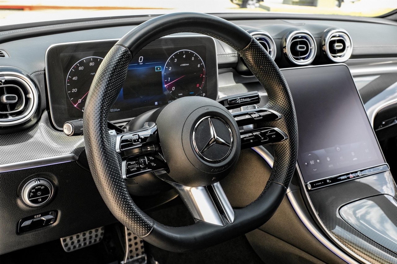 Mercedes-Benz C 300 Vehicle Main Gallery Image 16