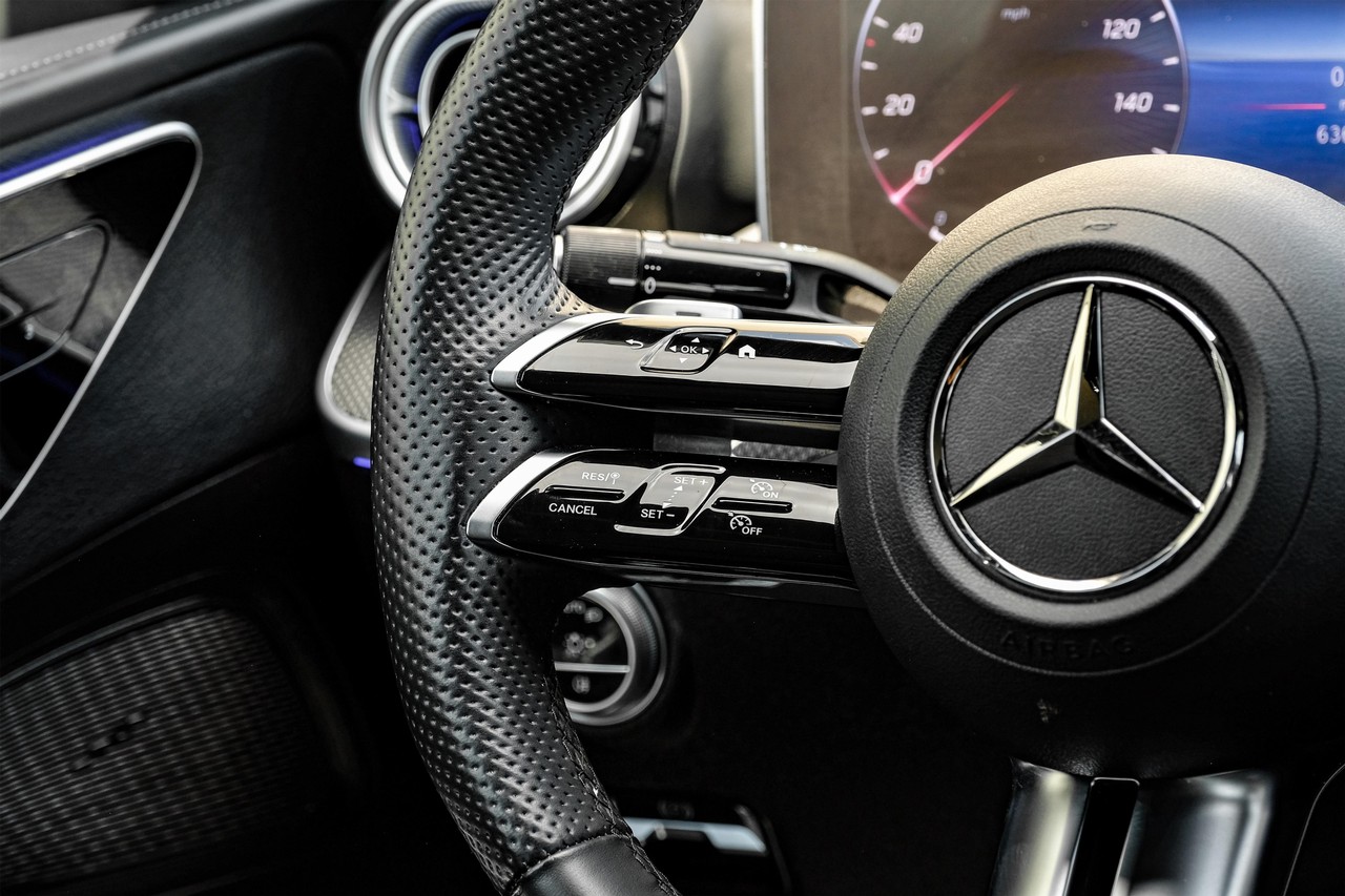 Mercedes-Benz C 300 Vehicle Main Gallery Image 18
