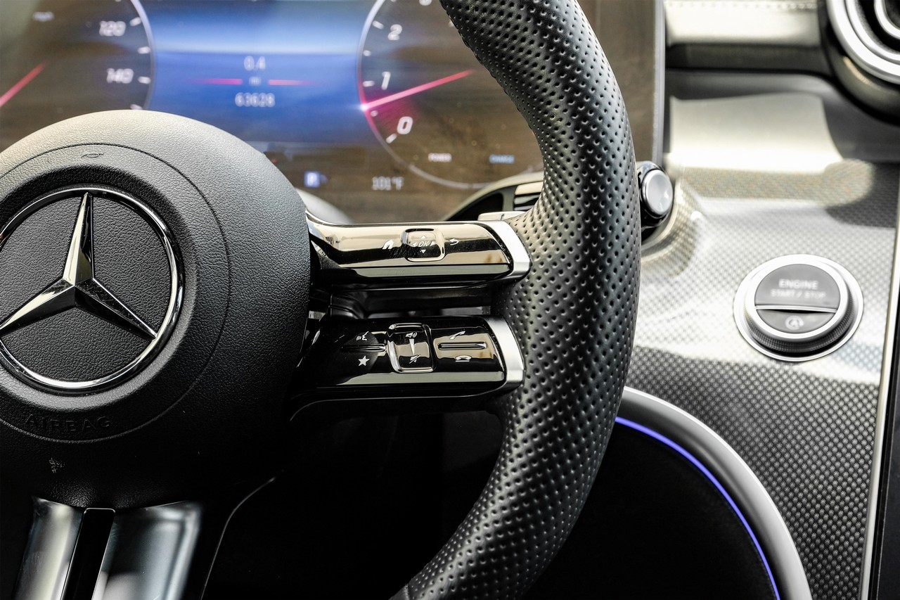 Mercedes-Benz C 300 Vehicle Main Gallery Image 19