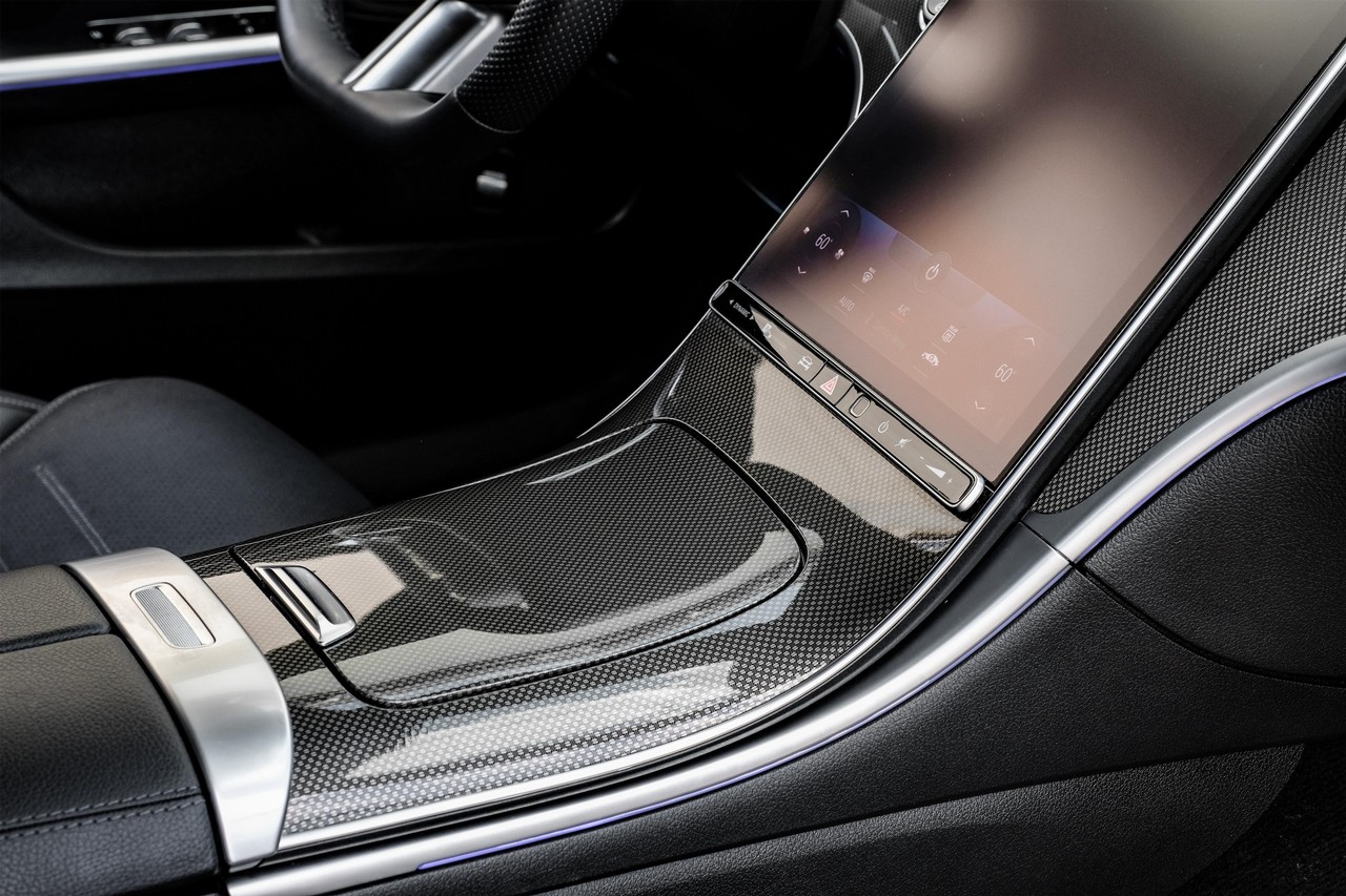 Mercedes-Benz C 300 Vehicle Main Gallery Image 24