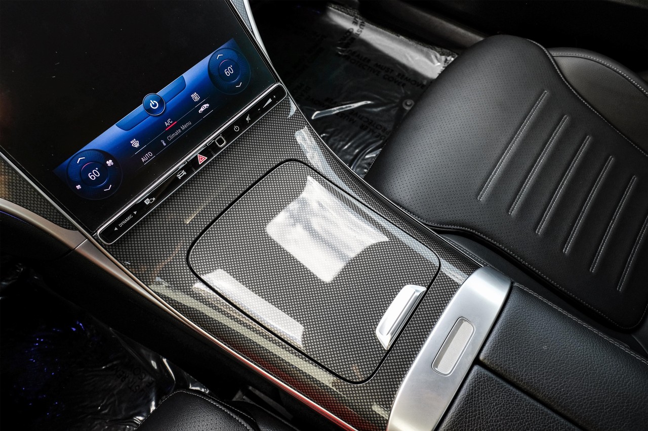 Mercedes-Benz C 300 Vehicle Main Gallery Image 25