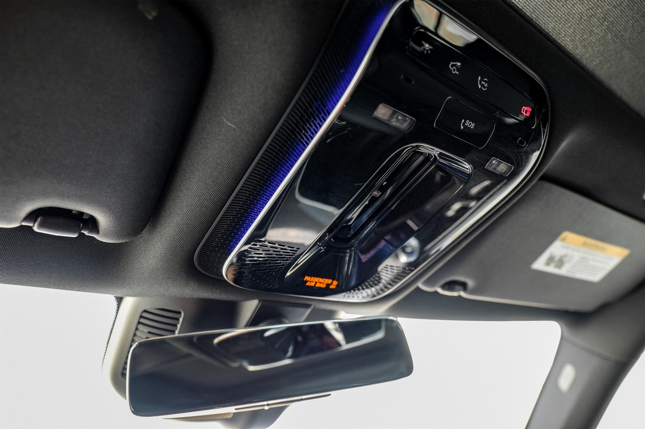 Mercedes-Benz C 300 Vehicle Main Gallery Image 26