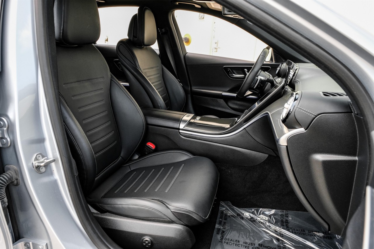 Mercedes-Benz C 300 Vehicle Main Gallery Image 30