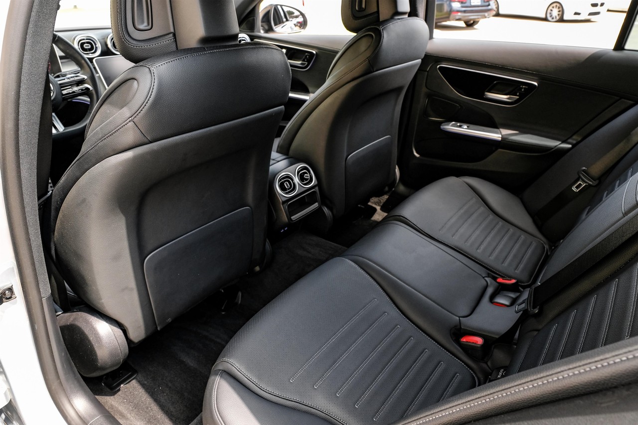 Mercedes-Benz C 300 Vehicle Main Gallery Image 33