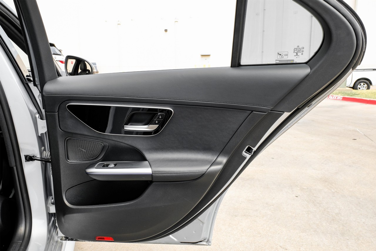 Mercedes-Benz C 300 Vehicle Main Gallery Image 41