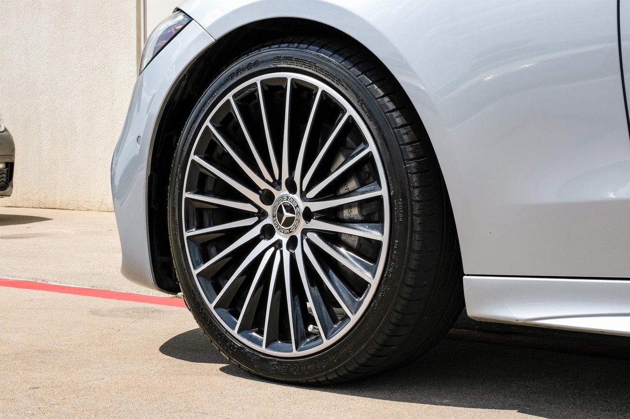 Mercedes-Benz C 300 Vehicle Main Gallery Image 48