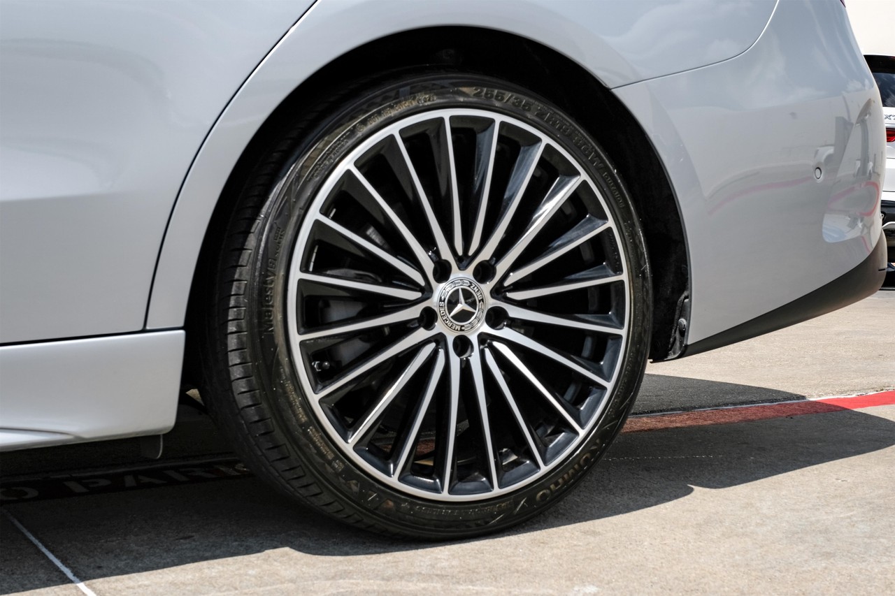 Mercedes-Benz C 300 Vehicle Main Gallery Image 49