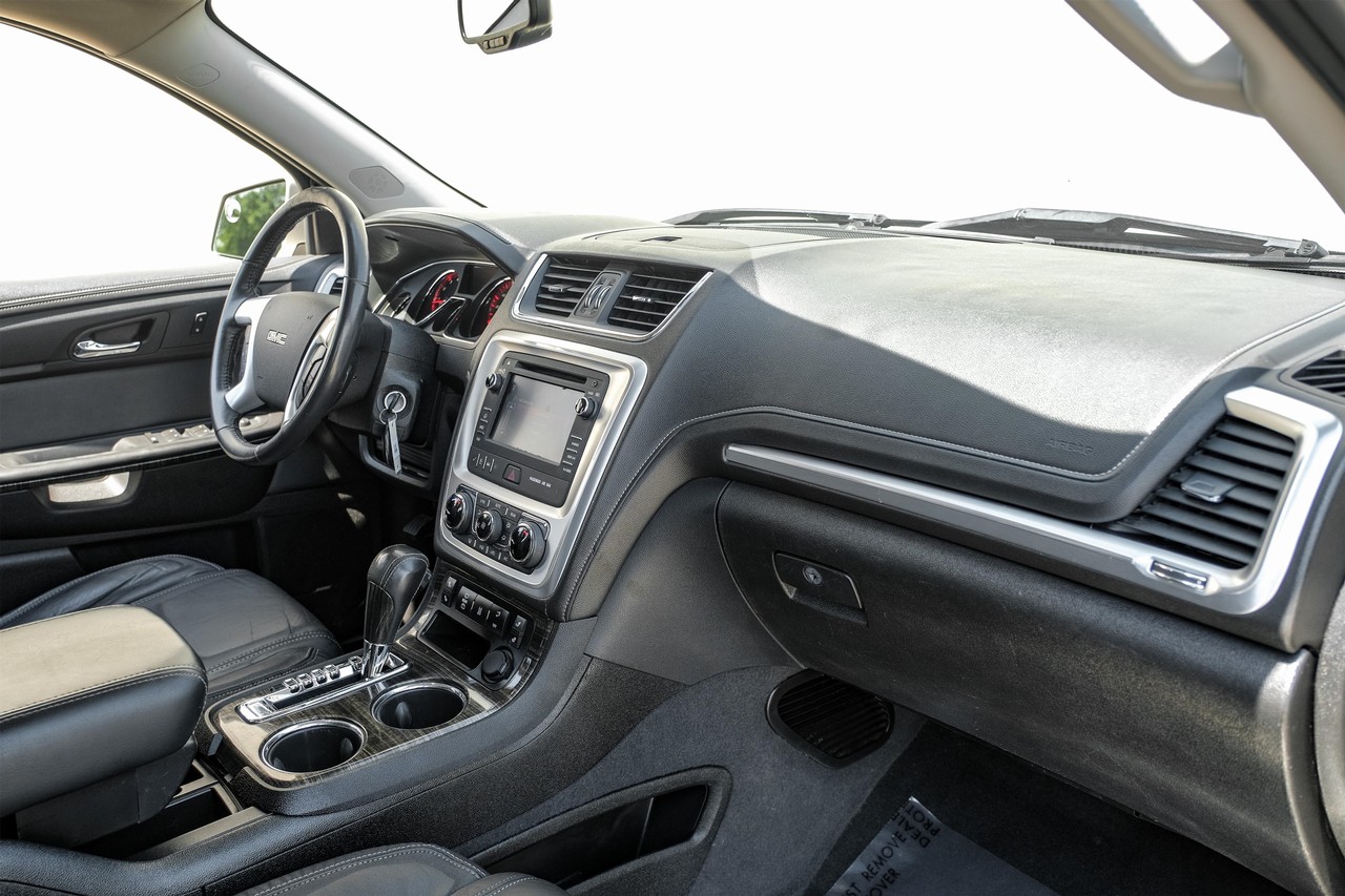 GMC Acadia Vehicle Main Gallery Image 12