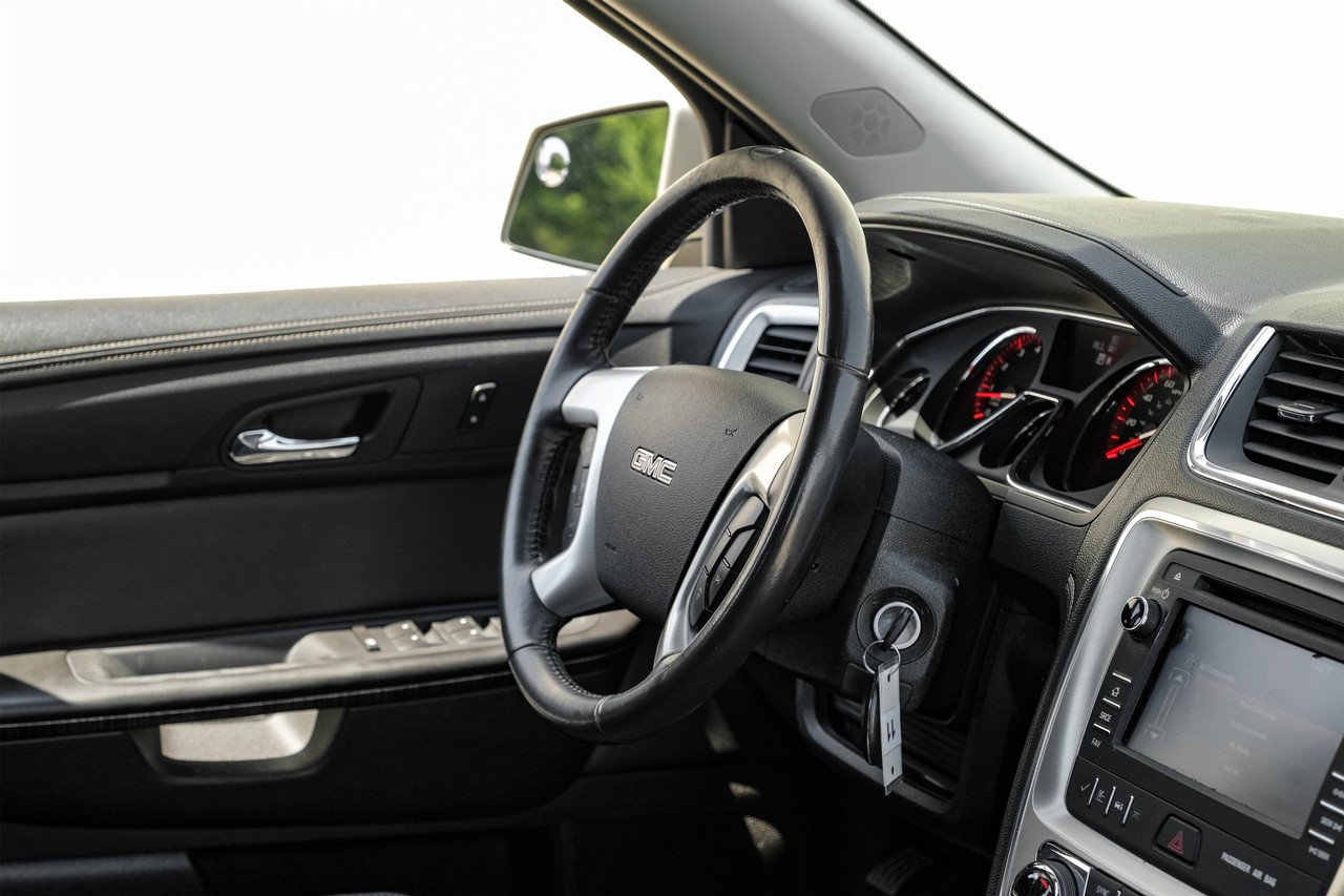 GMC Acadia Vehicle Main Gallery Image 13