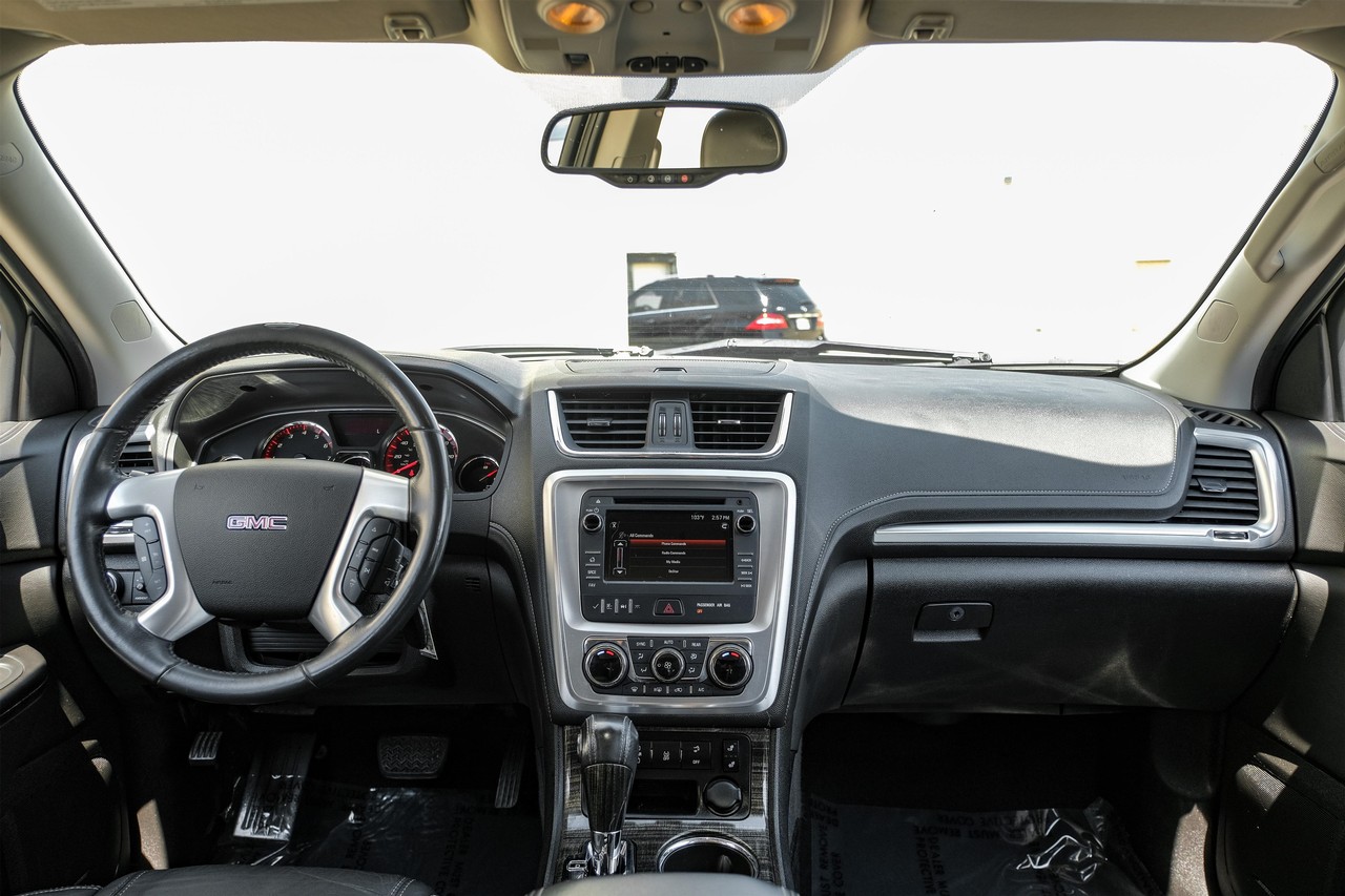 GMC Acadia Vehicle Main Gallery Image 14