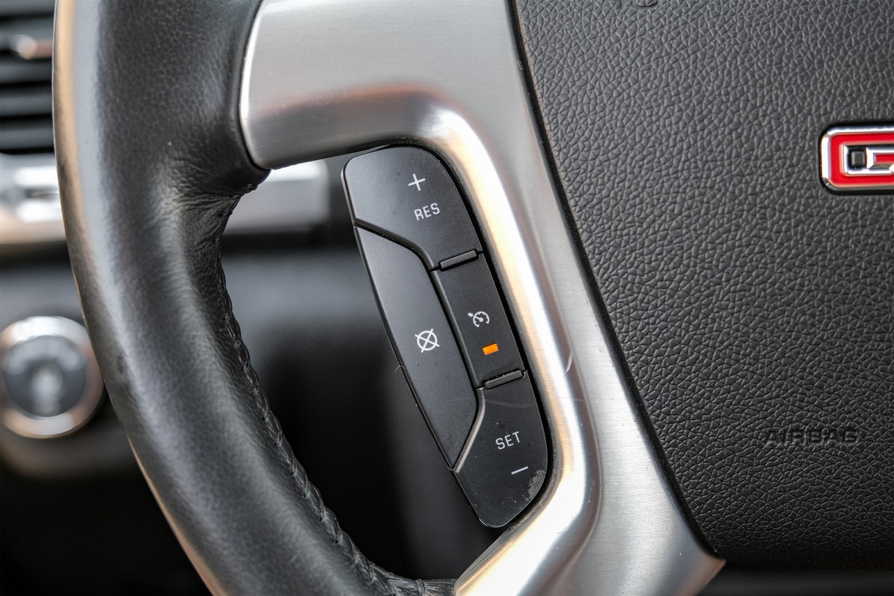 GMC Acadia Vehicle Main Gallery Image 16