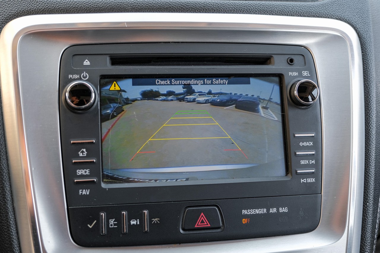 GMC Acadia Vehicle Main Gallery Image 20