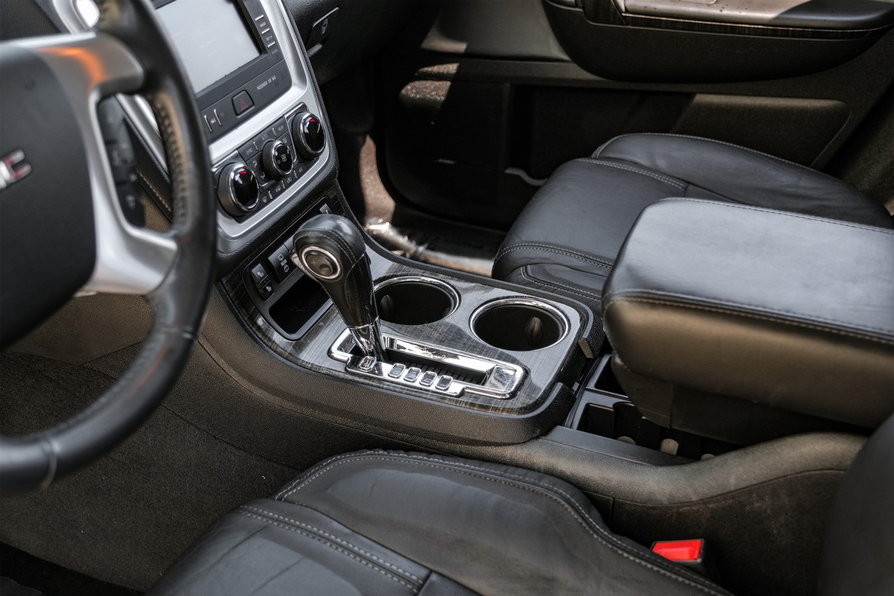 GMC Acadia Vehicle Main Gallery Image 22