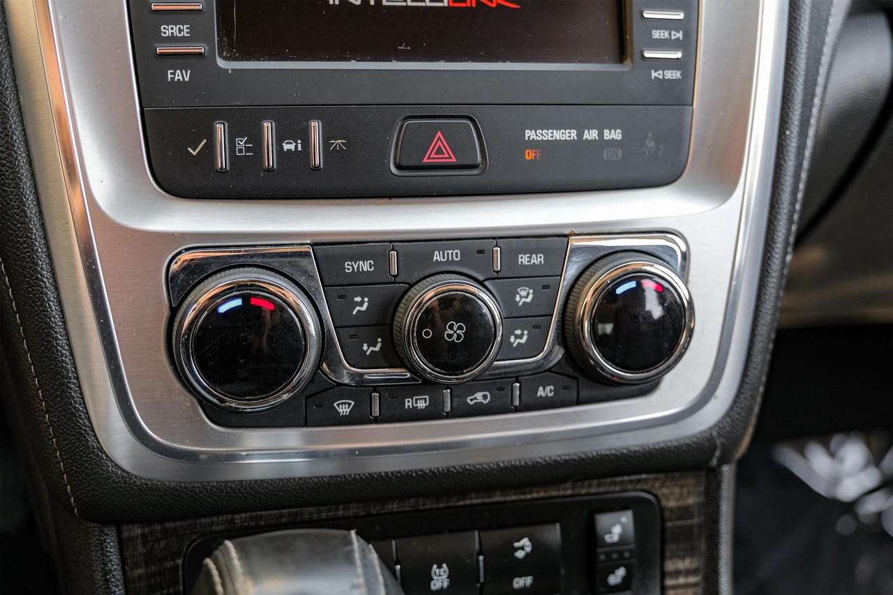GMC Acadia Vehicle Main Gallery Image 24