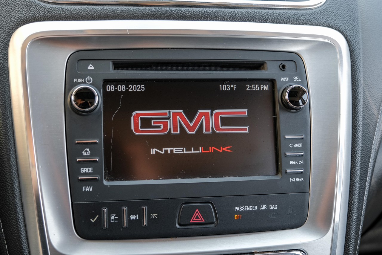 GMC Acadia Vehicle Main Gallery Image 25