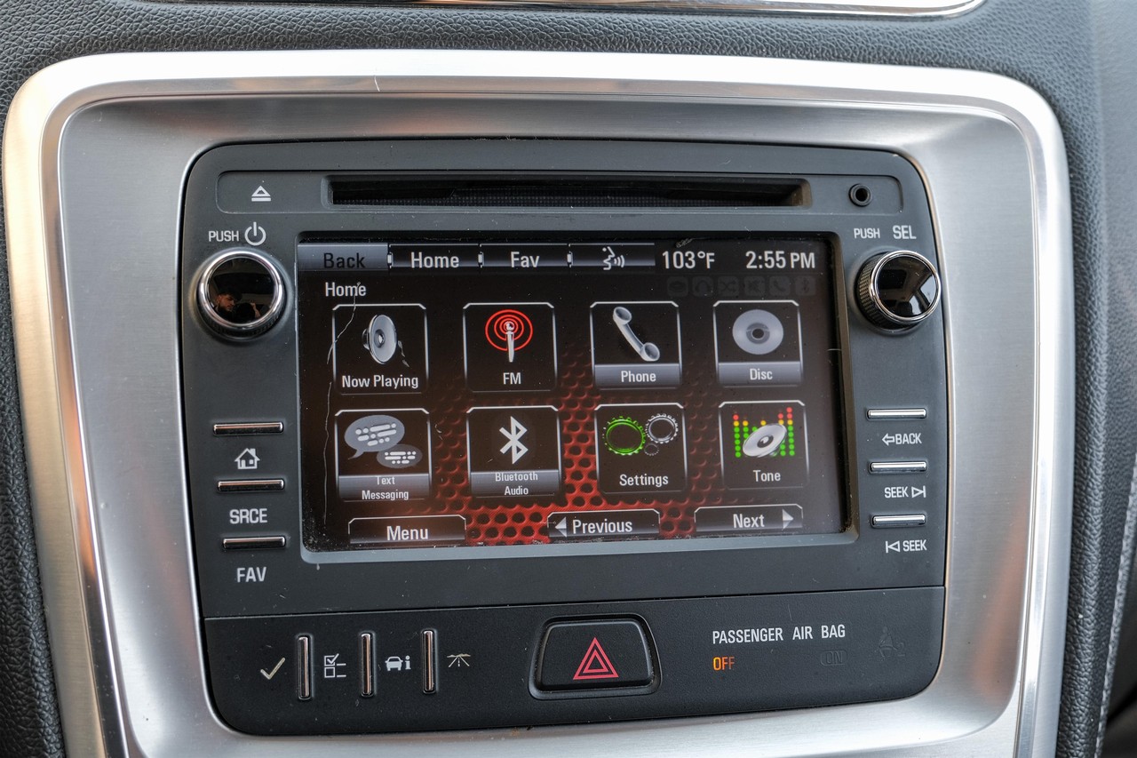 GMC Acadia Vehicle Main Gallery Image 27