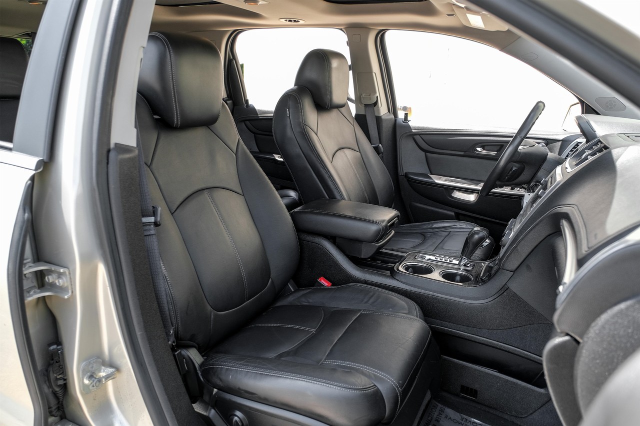 GMC Acadia Vehicle Main Gallery Image 29