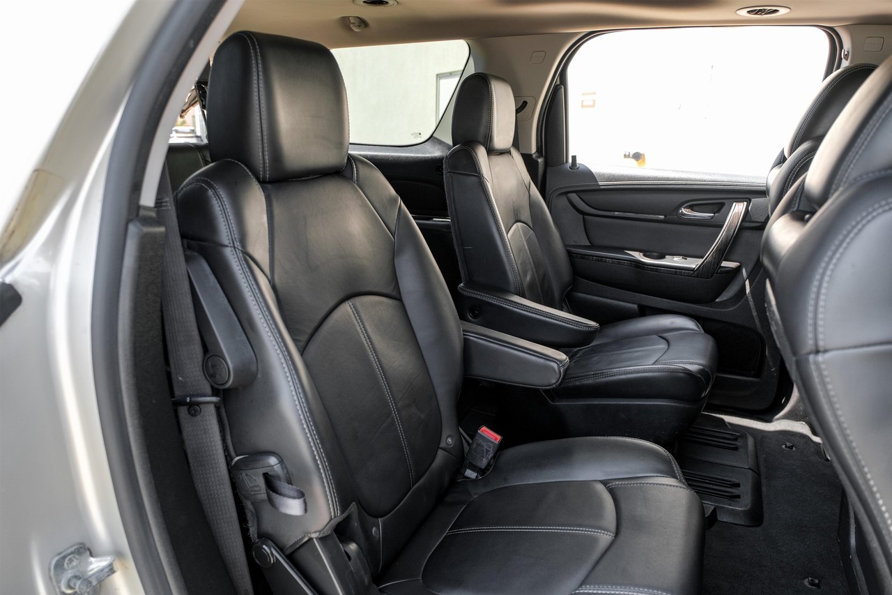 GMC Acadia Vehicle Main Gallery Image 30