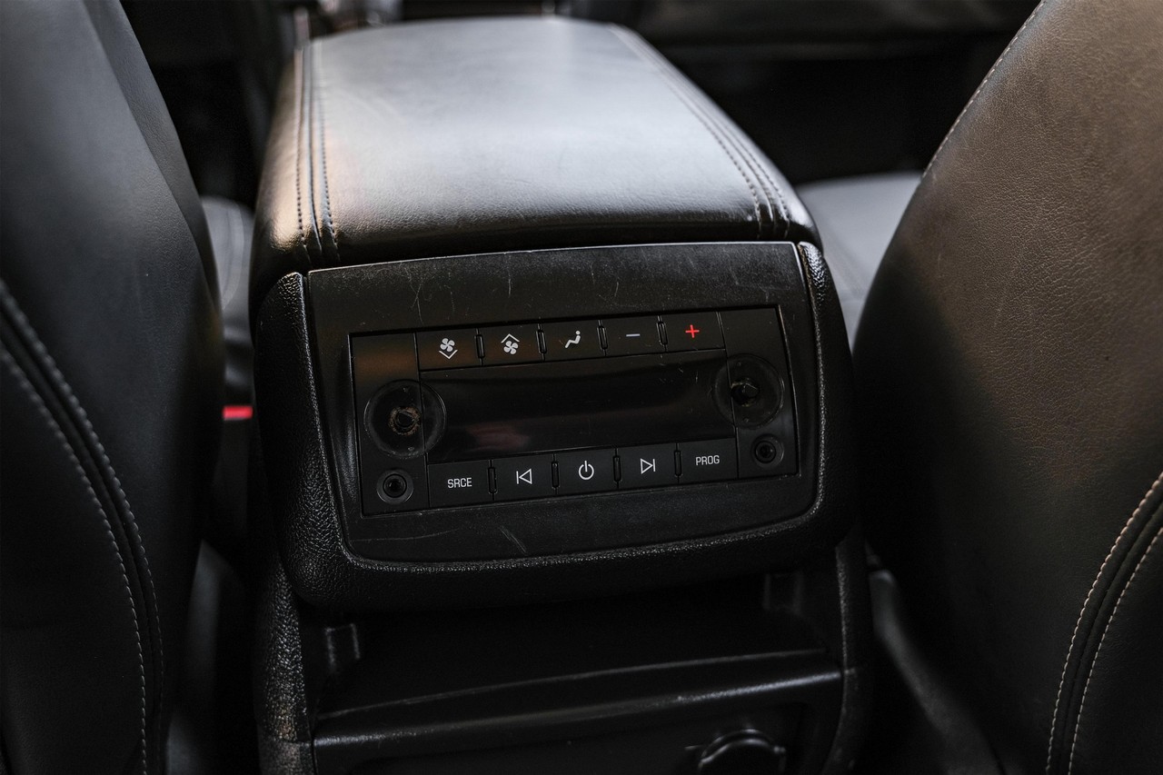 GMC Acadia Vehicle Main Gallery Image 32