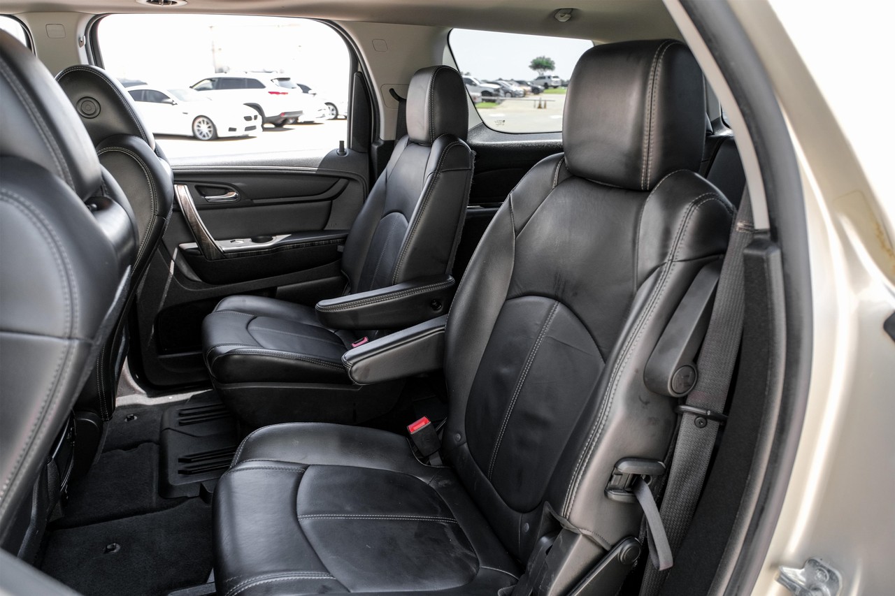 GMC Acadia Vehicle Main Gallery Image 34