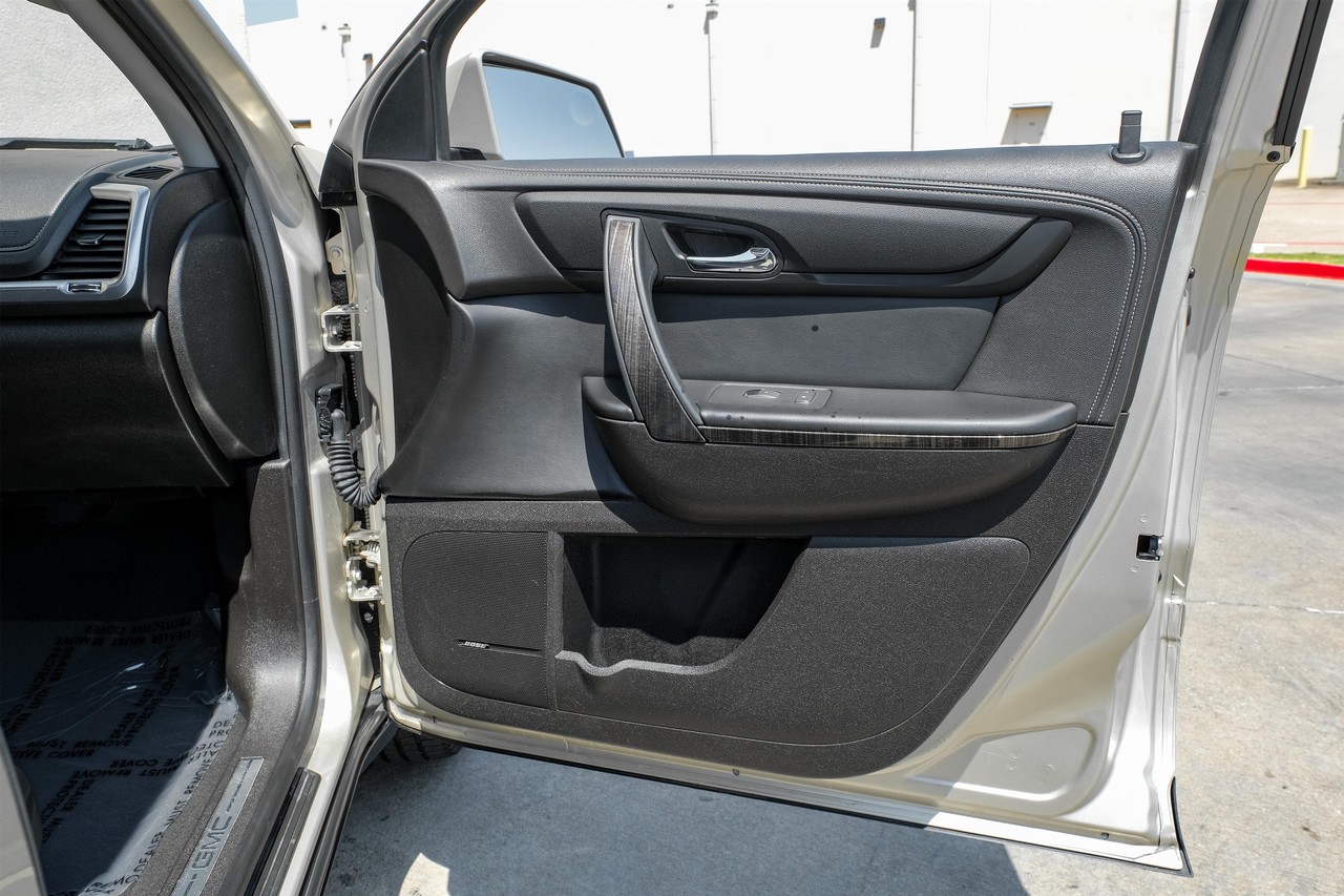 GMC Acadia Vehicle Main Gallery Image 40