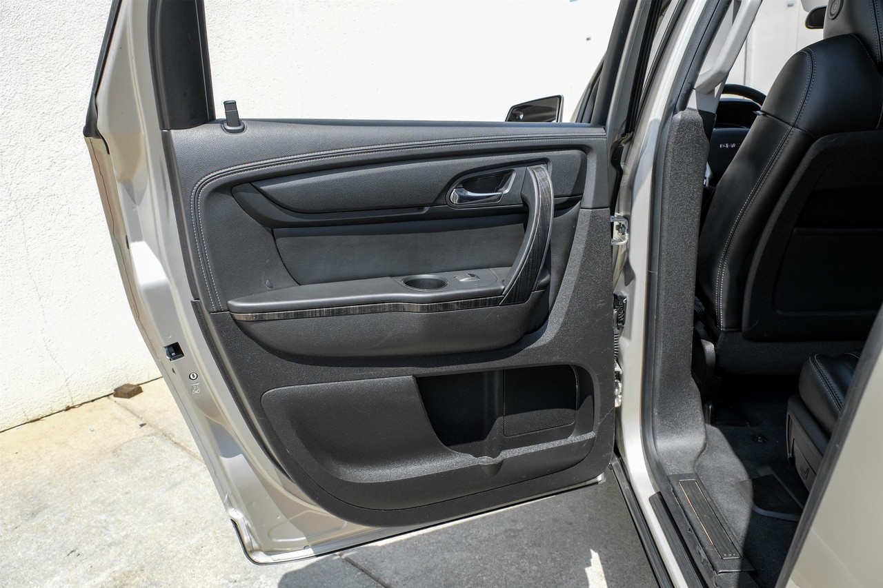 GMC Acadia Vehicle Main Gallery Image 41