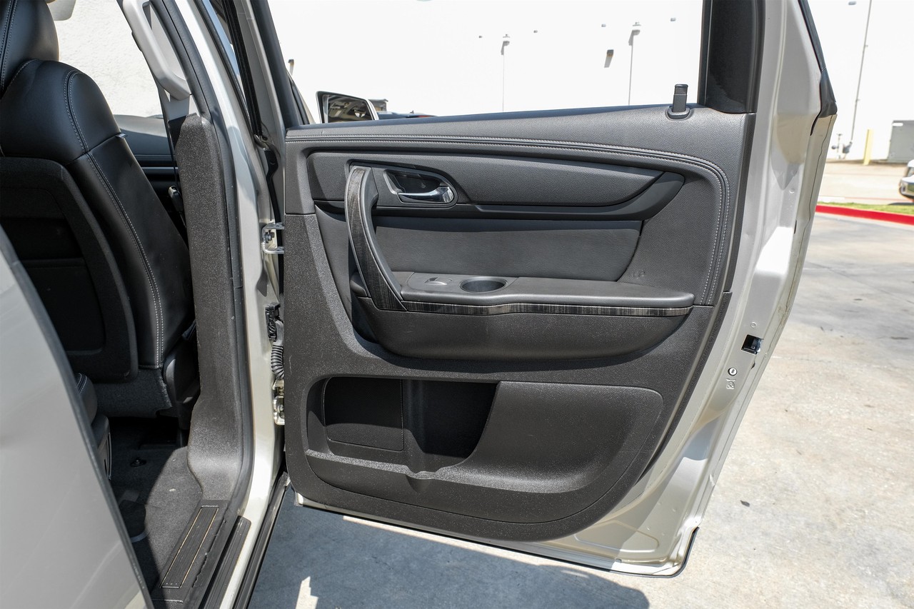 GMC Acadia Vehicle Main Gallery Image 42