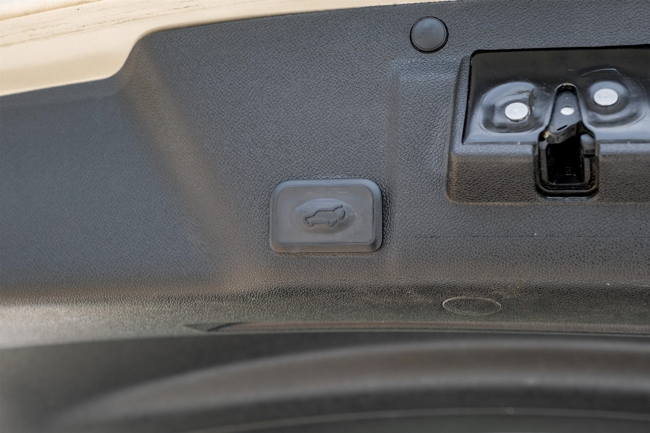 GMC Acadia Vehicle Main Gallery Image 47
