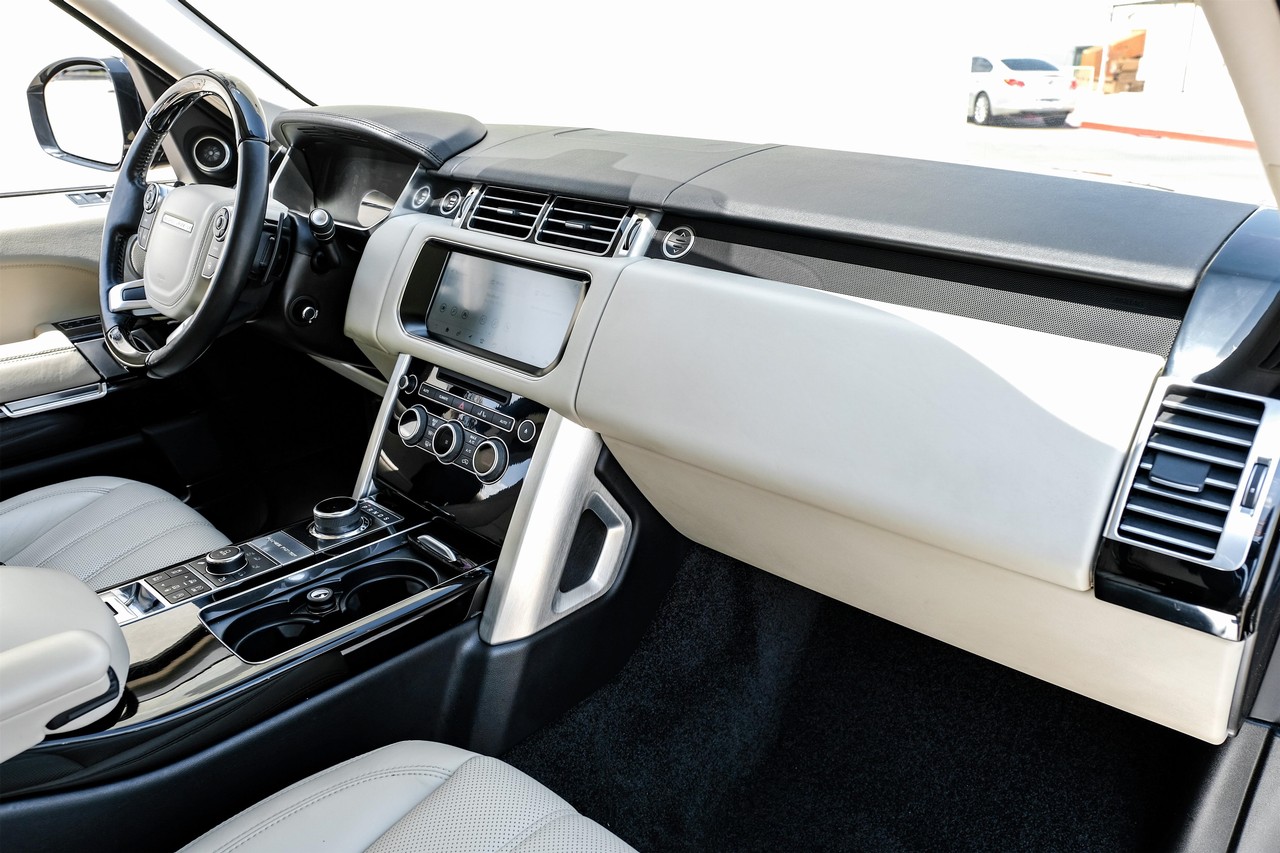 Land Rover Range Rover Vehicle Main Gallery Image 12
