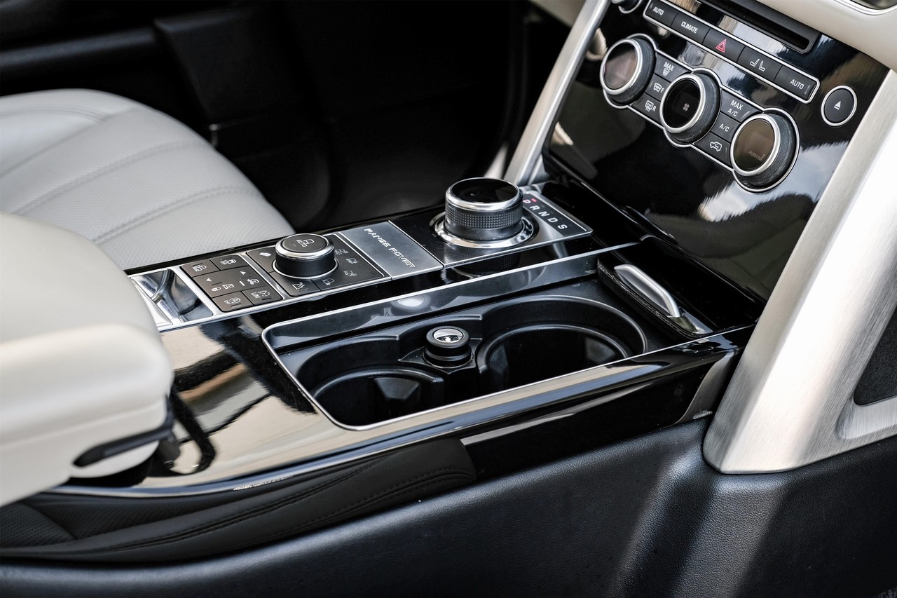 Land Rover Range Rover Vehicle Main Gallery Image 22