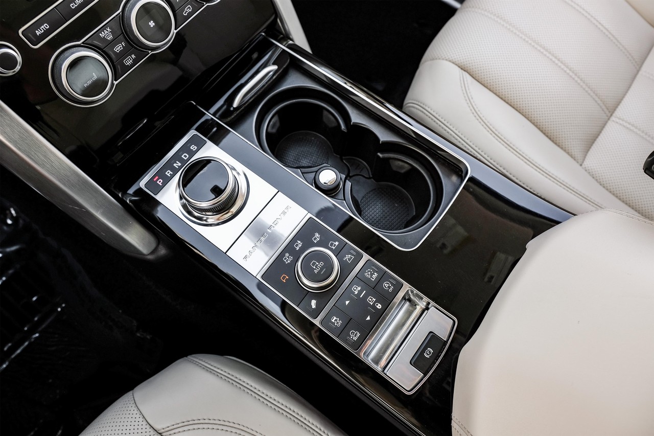 Land Rover Range Rover Vehicle Main Gallery Image 23