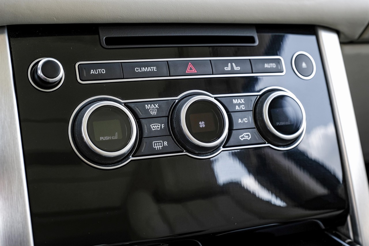 Land Rover Range Rover Vehicle Main Gallery Image 24