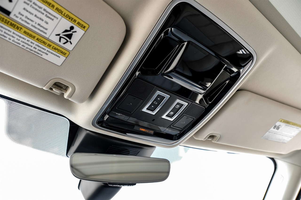 Land Rover Range Rover Vehicle Main Gallery Image 25