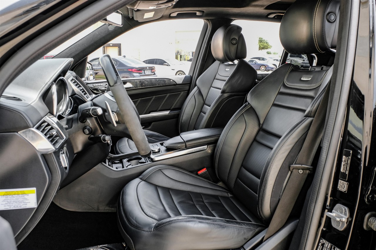 Mercedes-Benz ML 63 AMG Vehicle Main Gallery Image 04