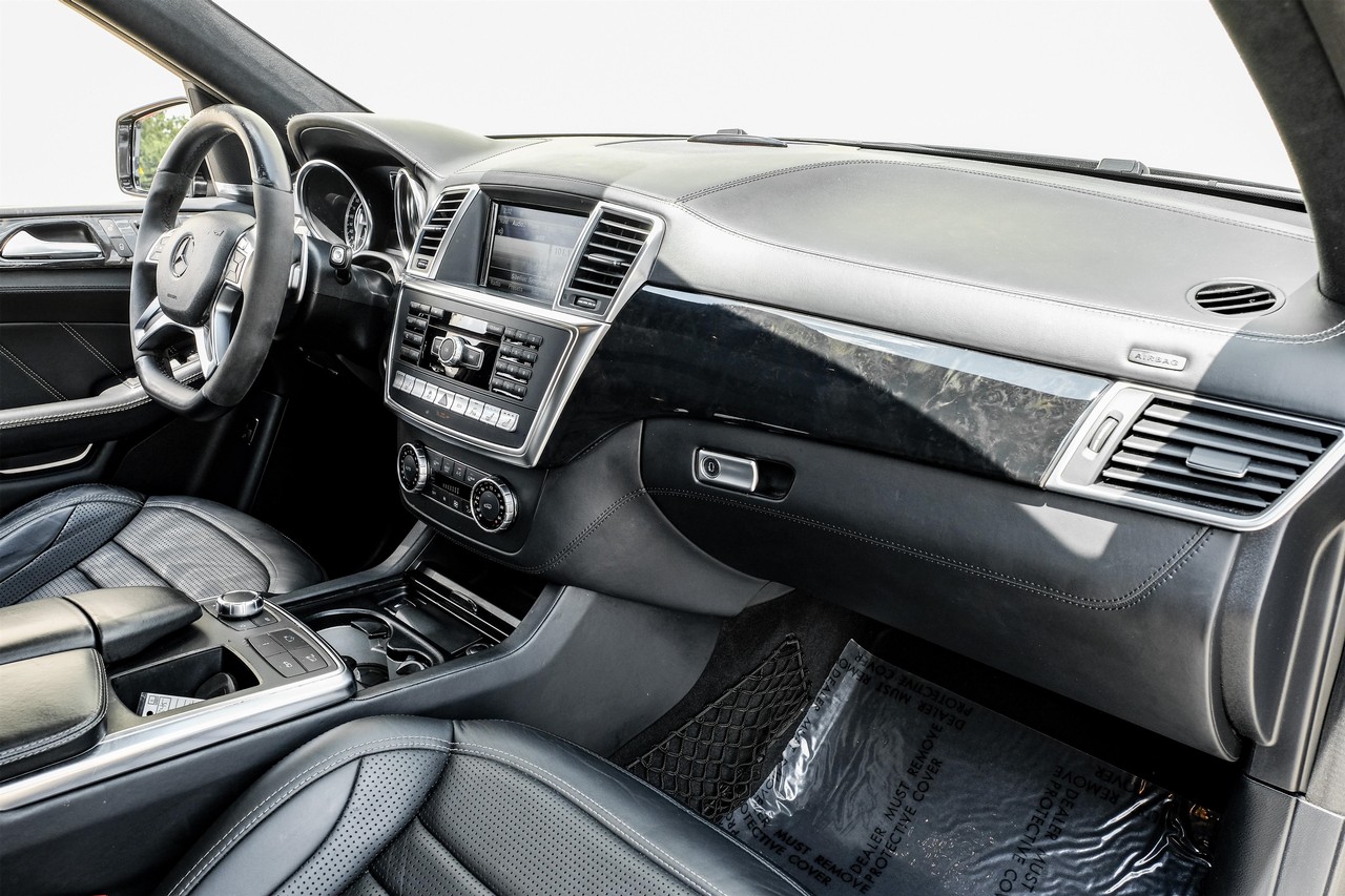 Mercedes-Benz ML 63 AMG Vehicle Main Gallery Image 13