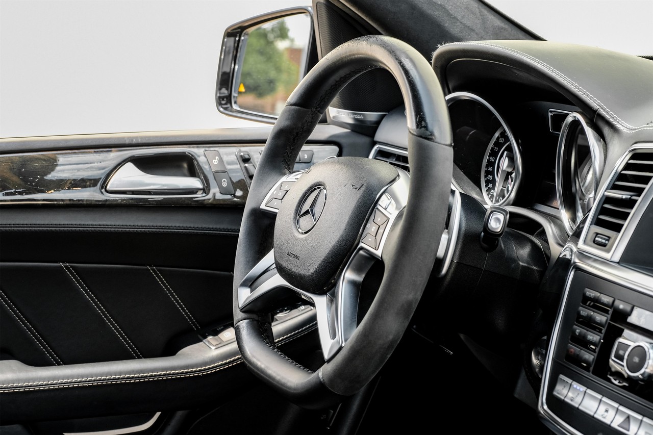 Mercedes-Benz ML 63 AMG Vehicle Main Gallery Image 14