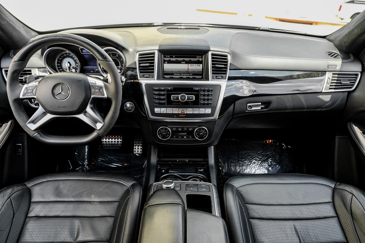 Mercedes-Benz ML 63 AMG Vehicle Main Gallery Image 15