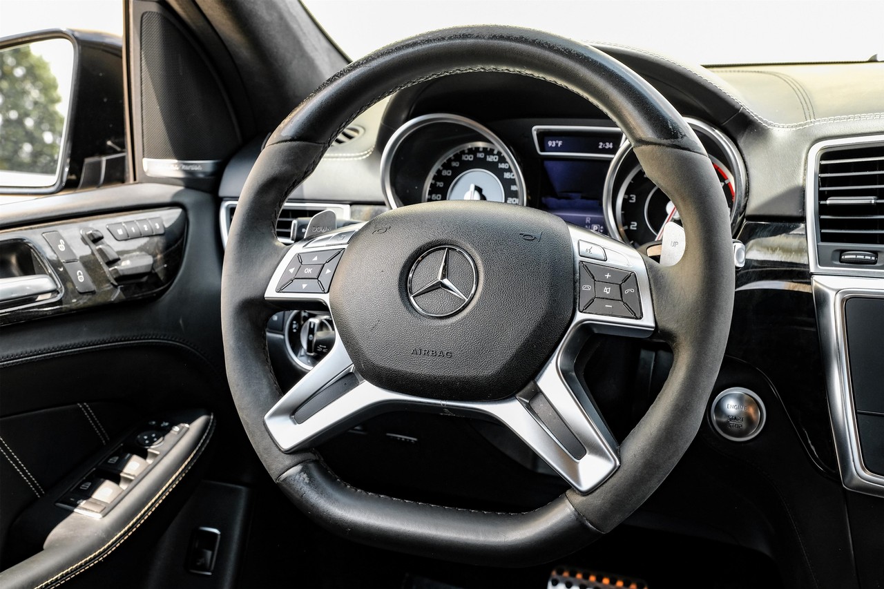 Mercedes-Benz ML 63 AMG Vehicle Main Gallery Image 17