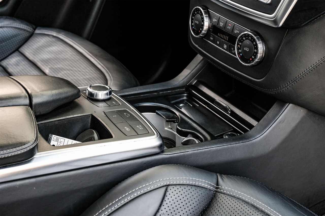 Mercedes-Benz ML 63 AMG Vehicle Main Gallery Image 24