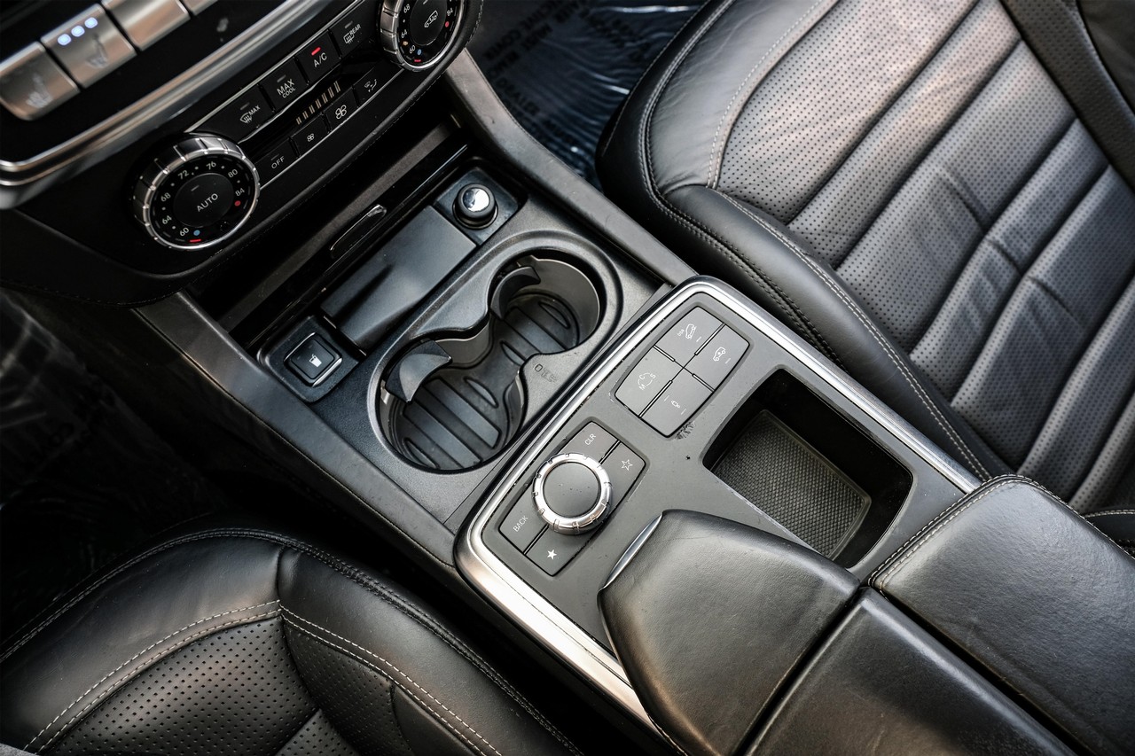 Mercedes-Benz ML 63 AMG Vehicle Main Gallery Image 25