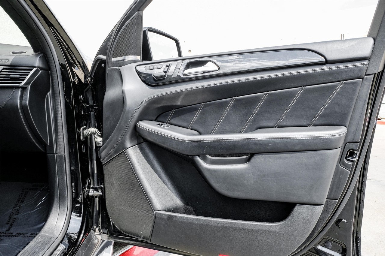 Mercedes-Benz ML 63 AMG Vehicle Main Gallery Image 40