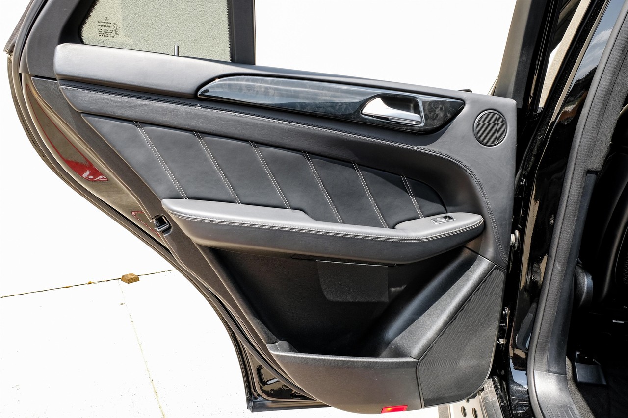 Mercedes-Benz ML 63 AMG Vehicle Main Gallery Image 41