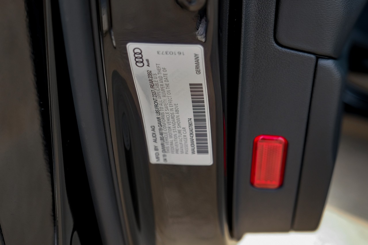 Audi A4 Vehicle Main Gallery Image 57