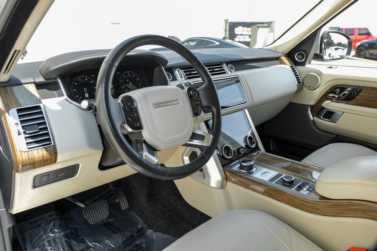 Land Rover Range Rover Vehicle Main Gallery Image 03