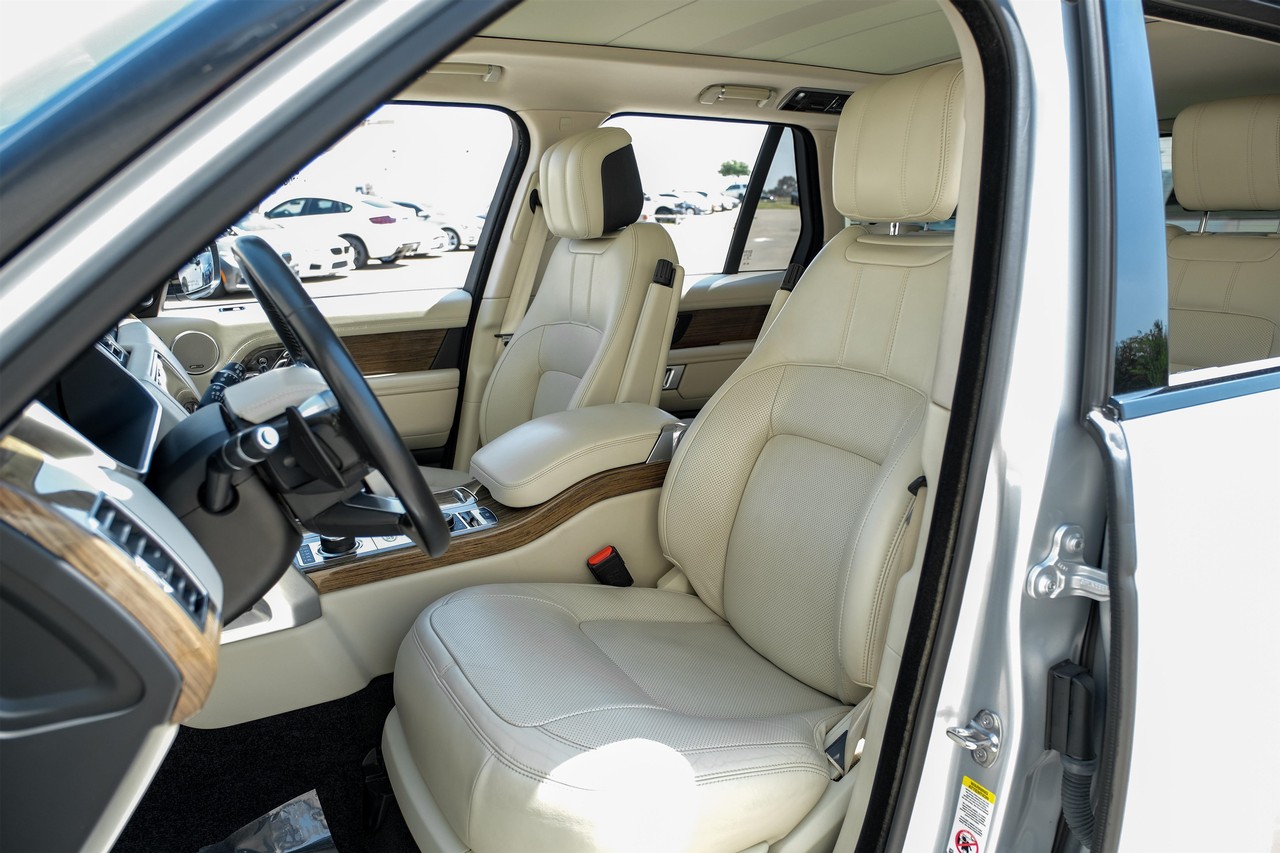 Land Rover Range Rover Vehicle Main Gallery Image 04