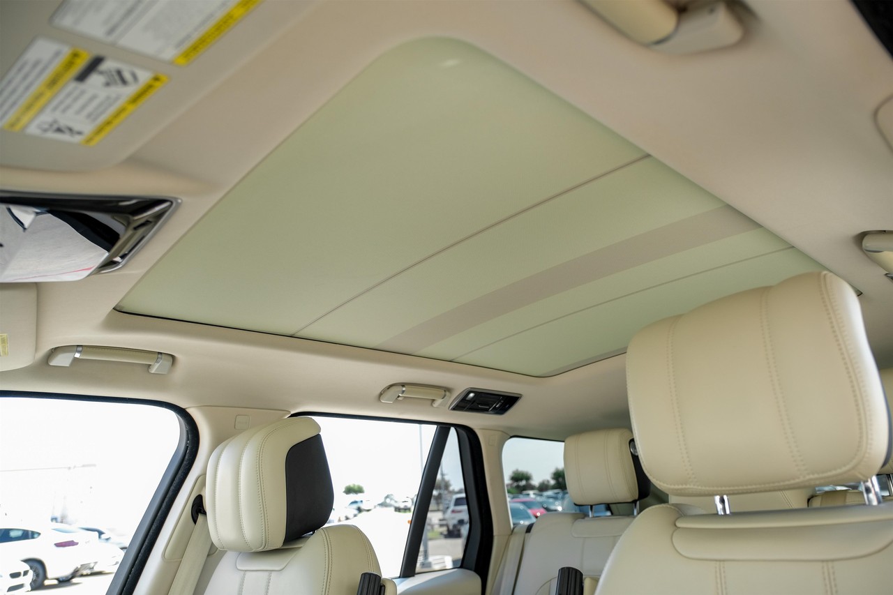 Land Rover Range Rover Vehicle Main Gallery Image 05