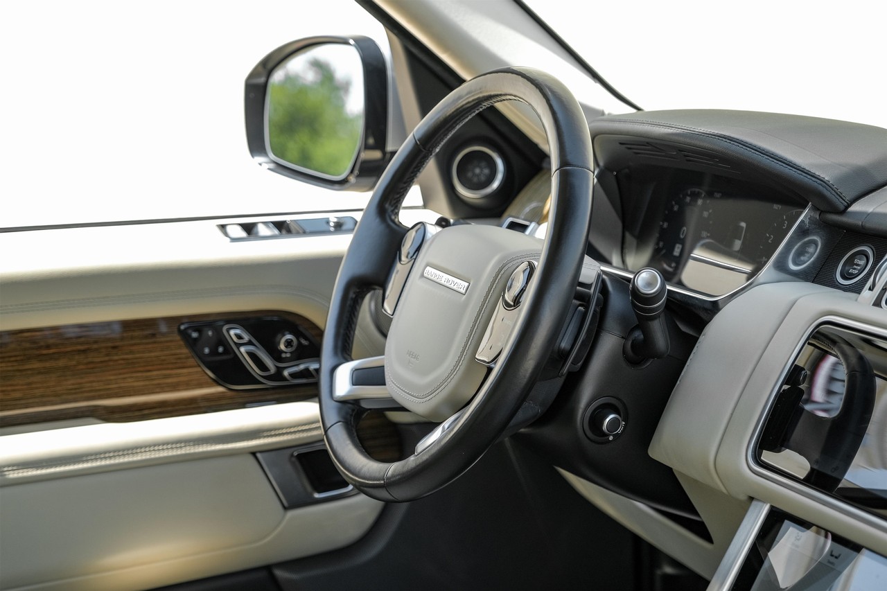 Land Rover Range Rover Vehicle Main Gallery Image 14