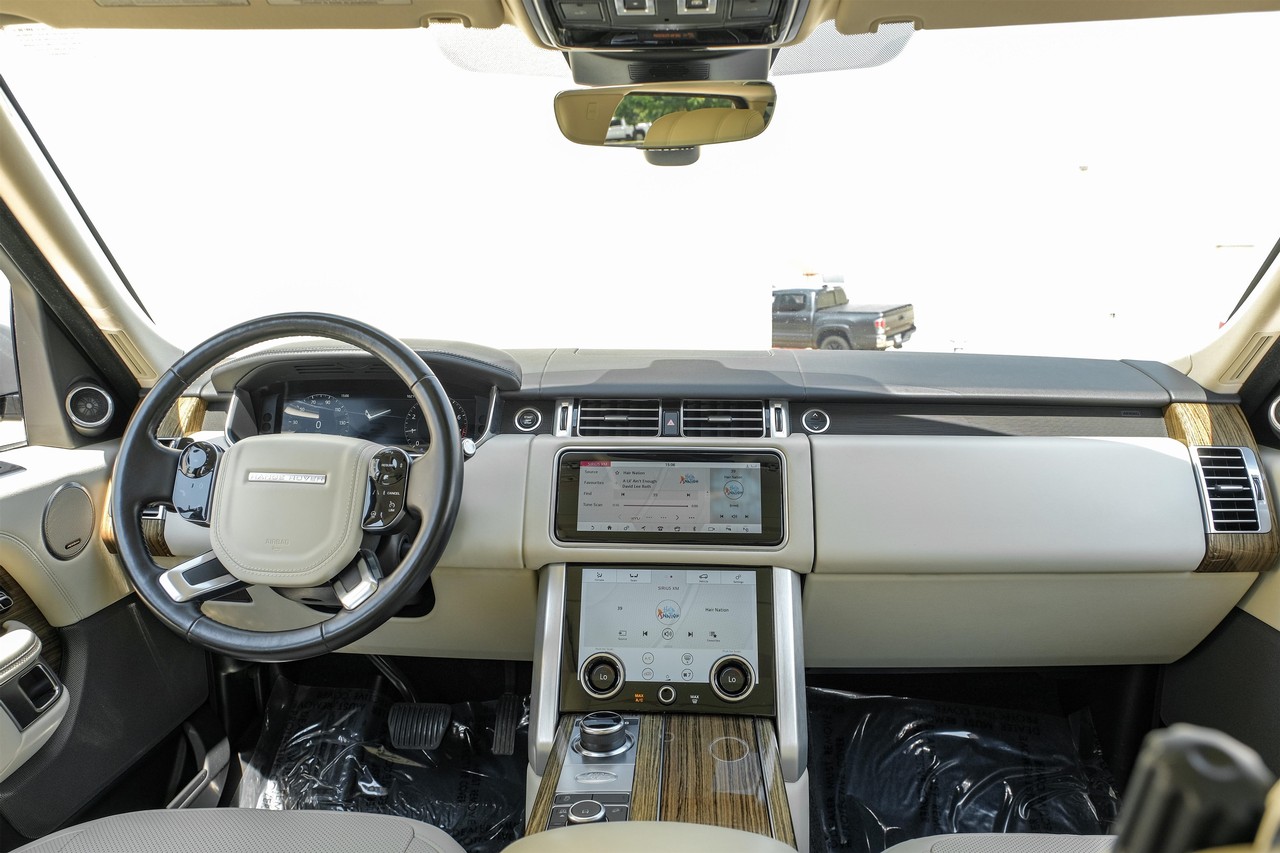 Land Rover Range Rover Vehicle Main Gallery Image 15