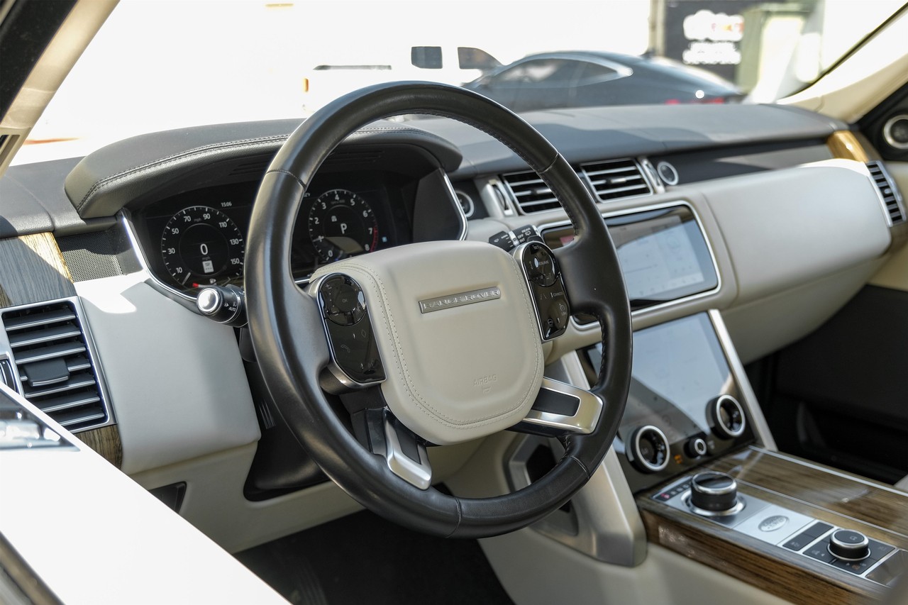 Land Rover Range Rover Vehicle Main Gallery Image 16