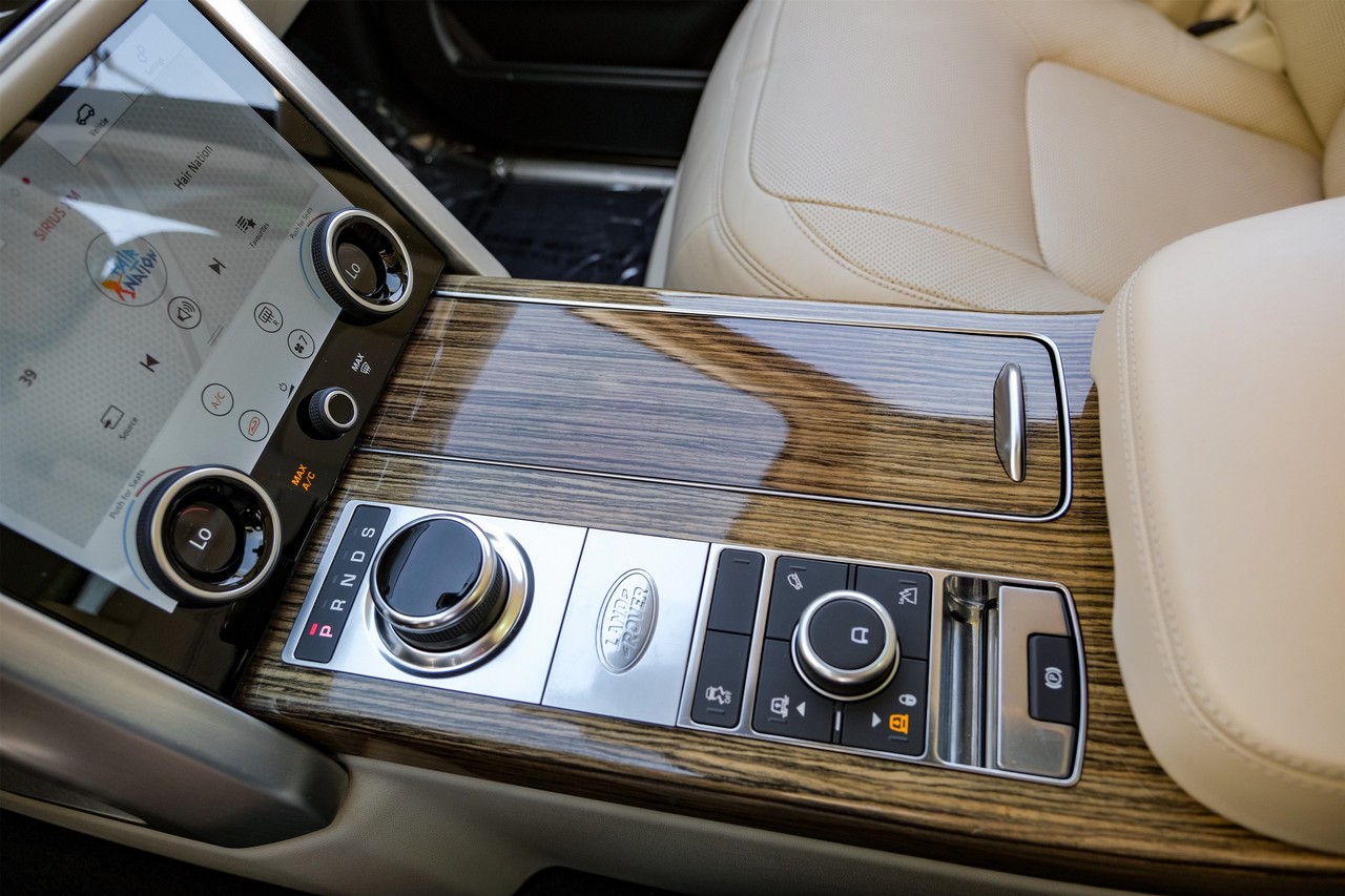 Land Rover Range Rover Vehicle Main Gallery Image 25